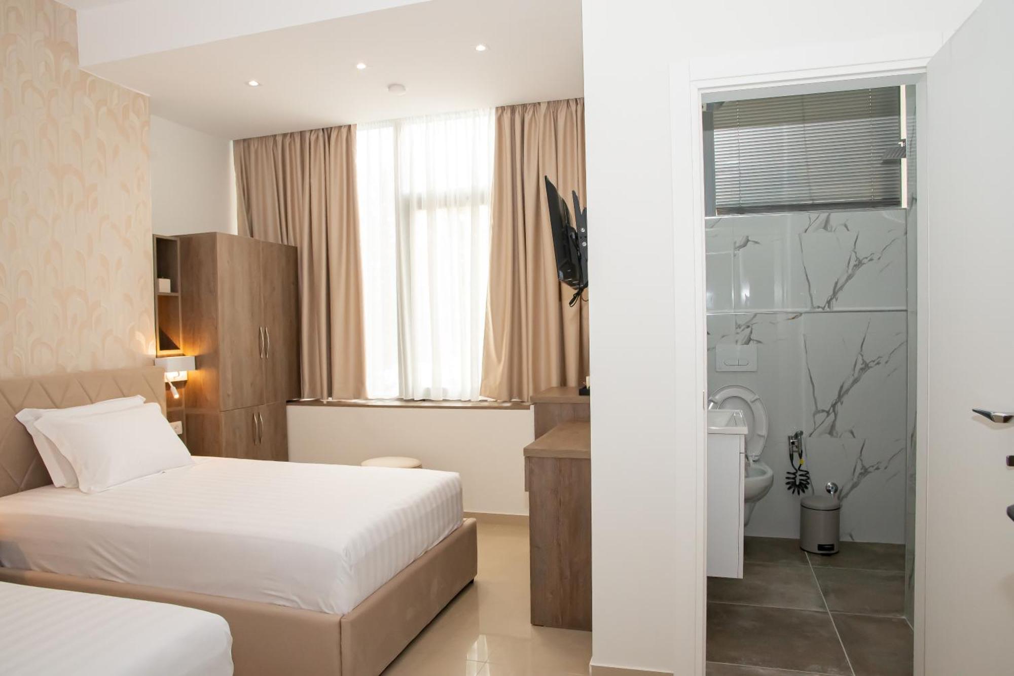 Alv Rent Rooms Vlore Exterior photo