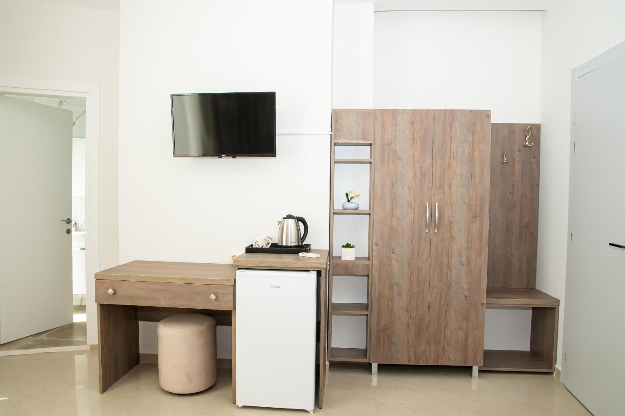 Alv Rent Rooms Vlore Exterior photo