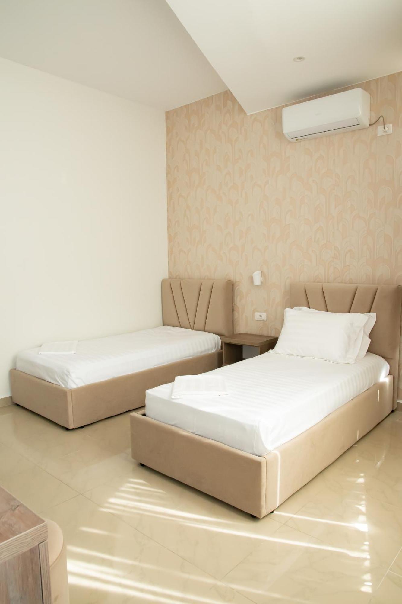 Alv Rent Rooms Vlore Exterior photo
