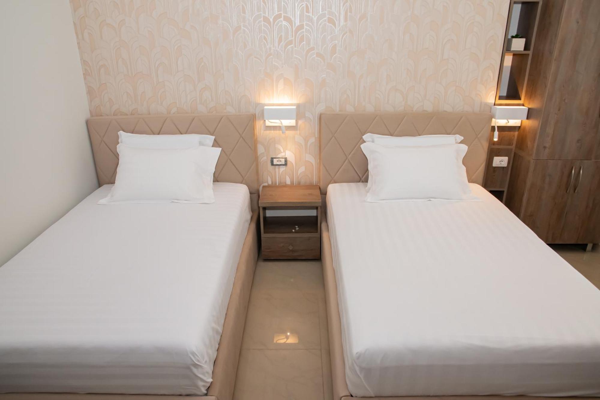 Alv Rent Rooms Vlore Exterior photo