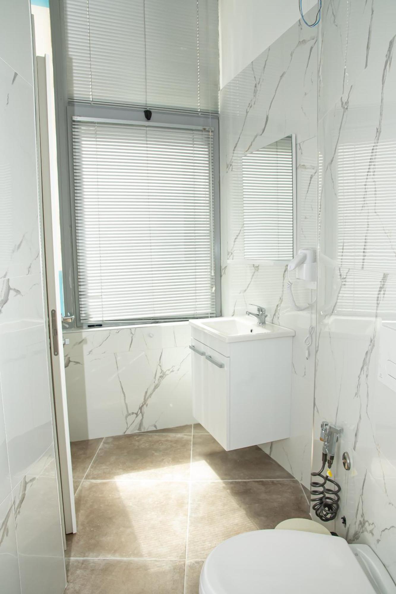 Alv Rent Rooms Vlore Exterior photo