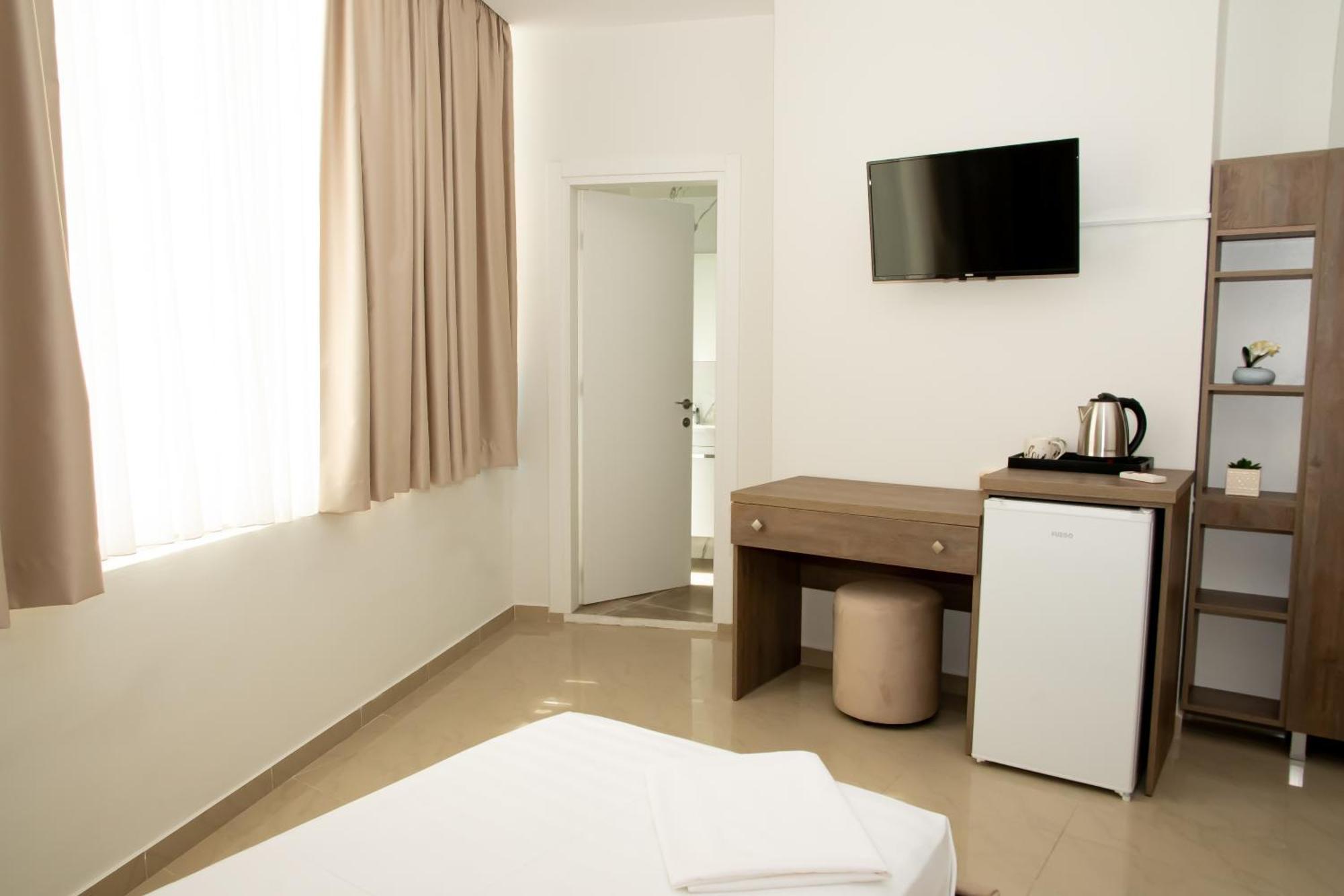Alv Rent Rooms Vlore Exterior photo