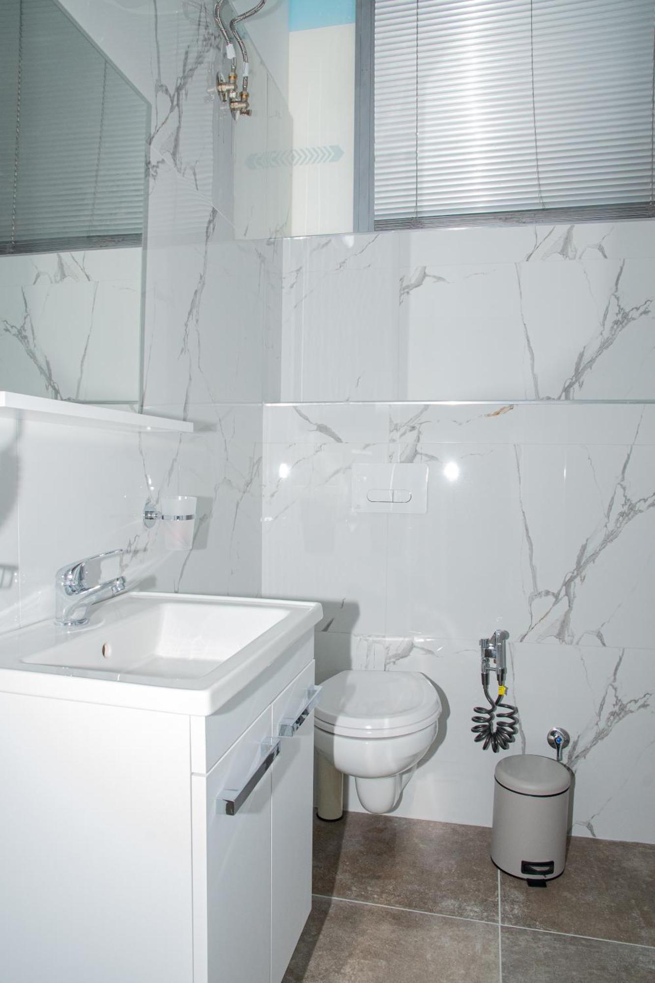 Alv Rent Rooms Vlore Exterior photo