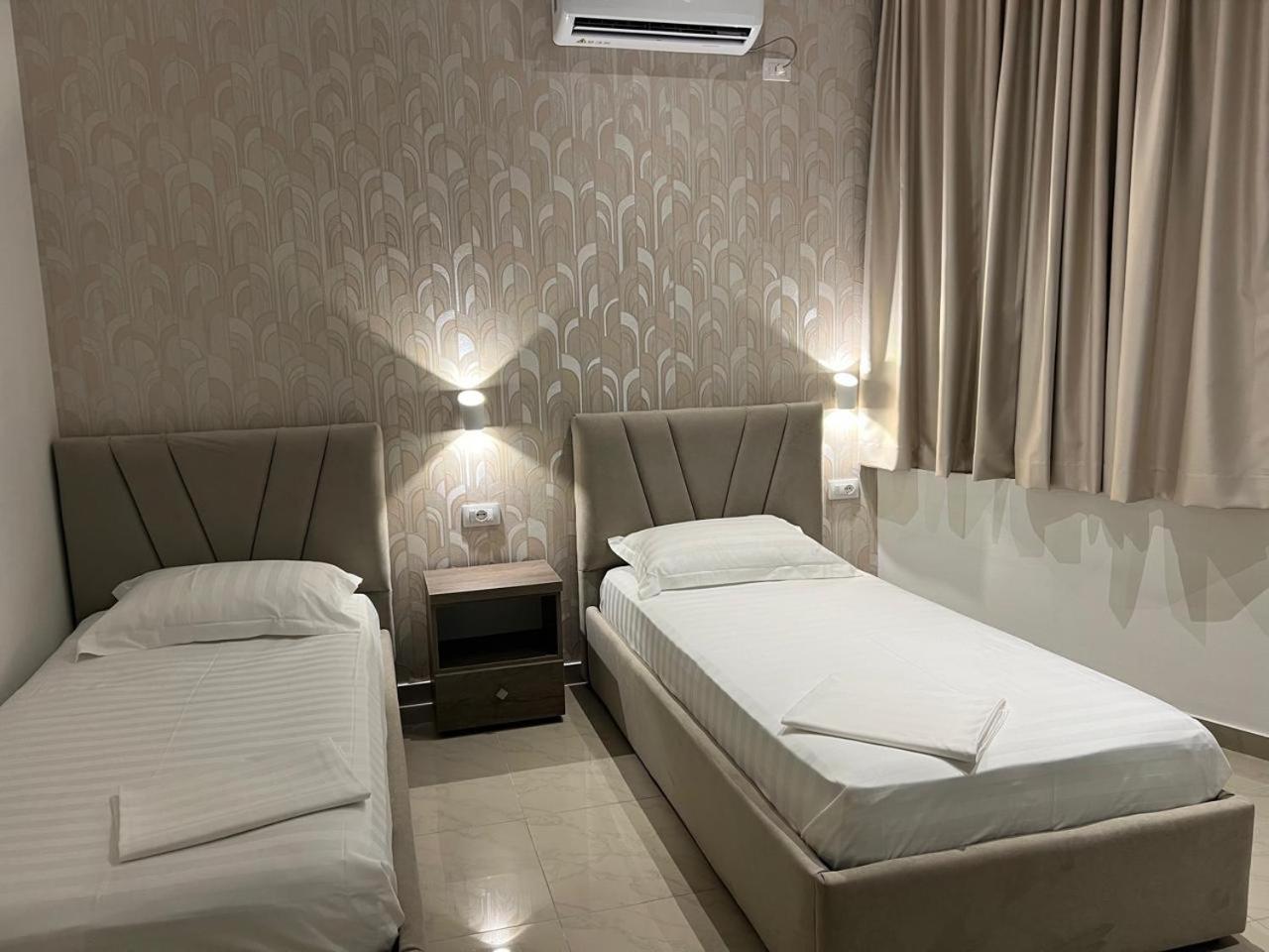 Alv Rent Rooms Vlore Exterior photo
