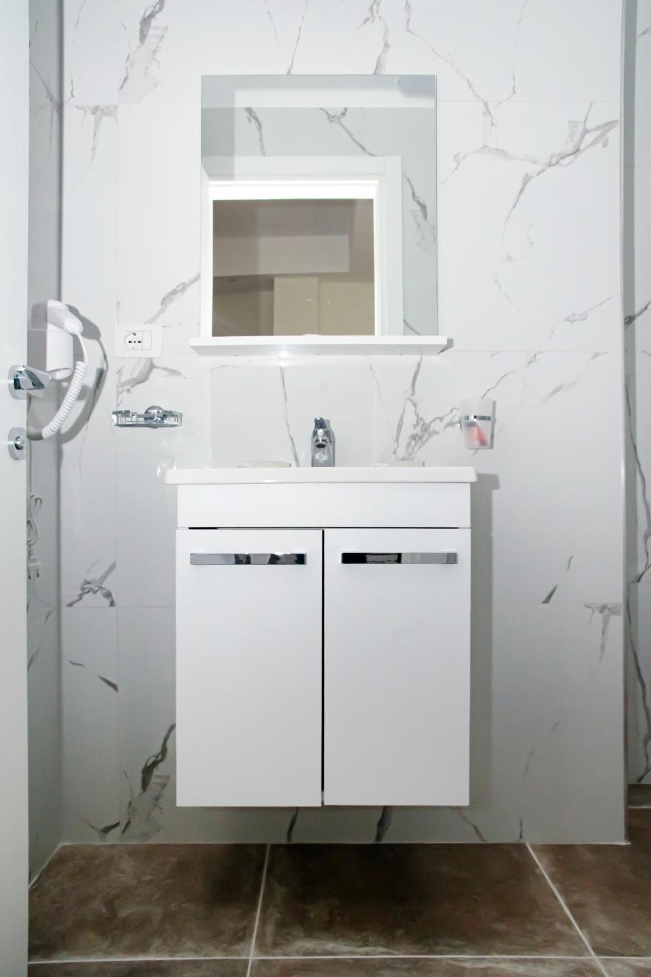 Alv Rent Rooms Vlore Exterior photo
