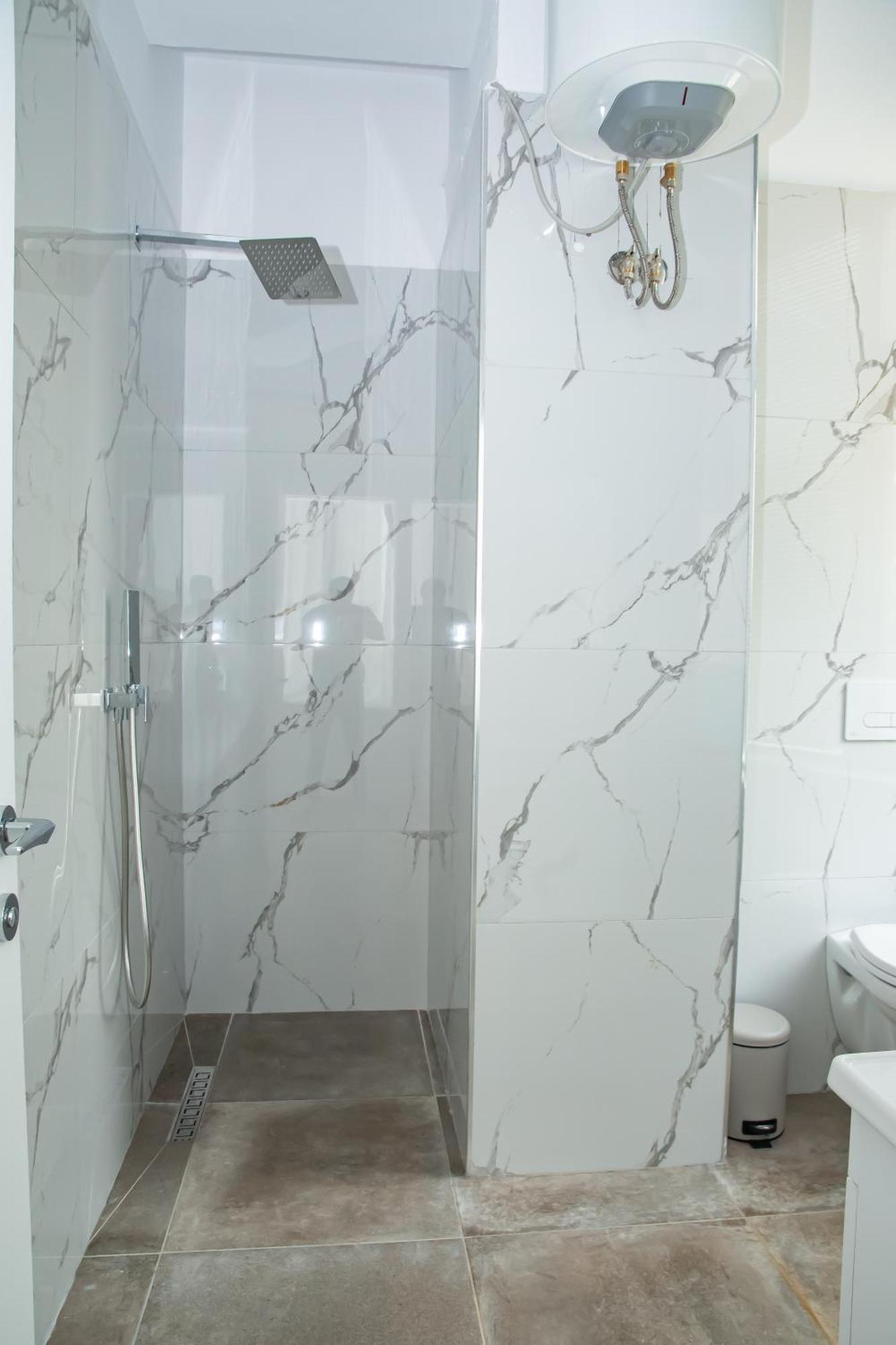 Alv Rent Rooms Vlore Exterior photo