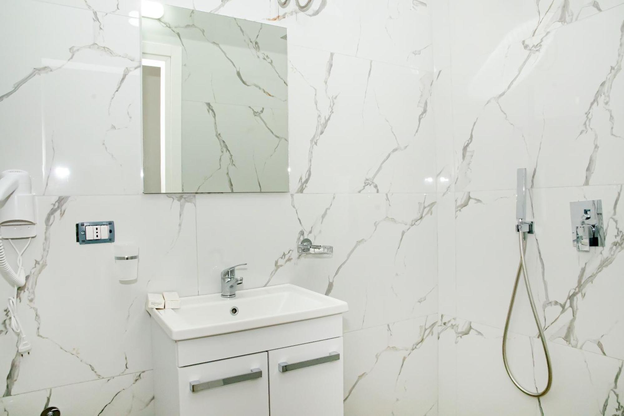 Alv Rent Rooms Vlore Exterior photo