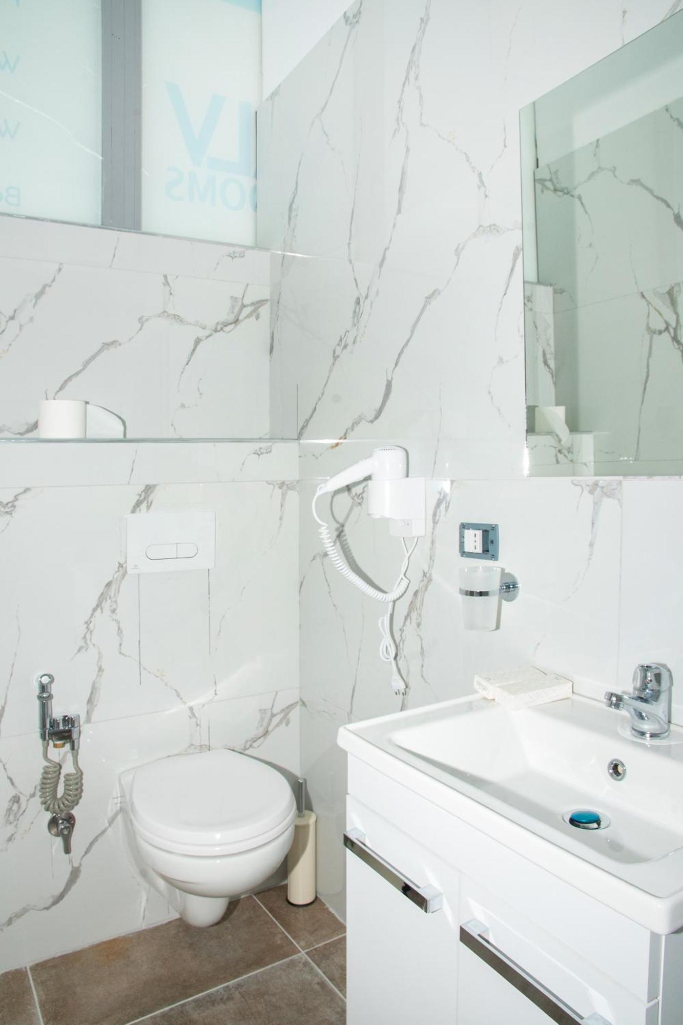 Alv Rent Rooms Vlore Exterior photo