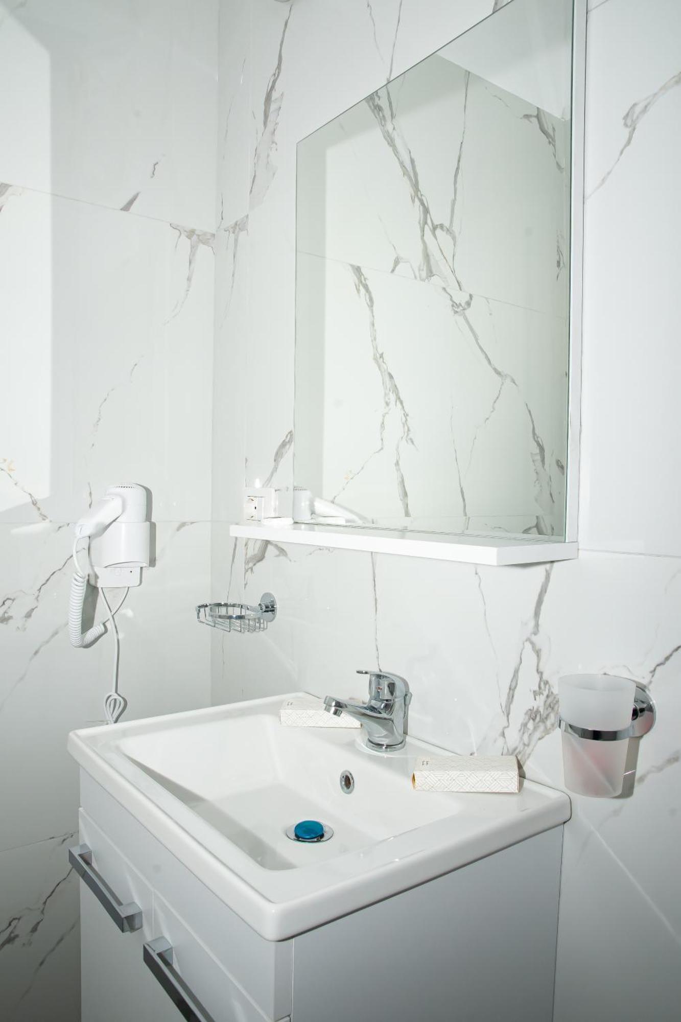 Alv Rent Rooms Vlore Exterior photo