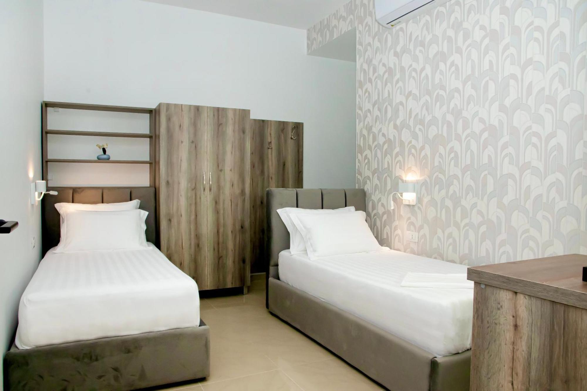Alv Rent Rooms Vlore Exterior photo