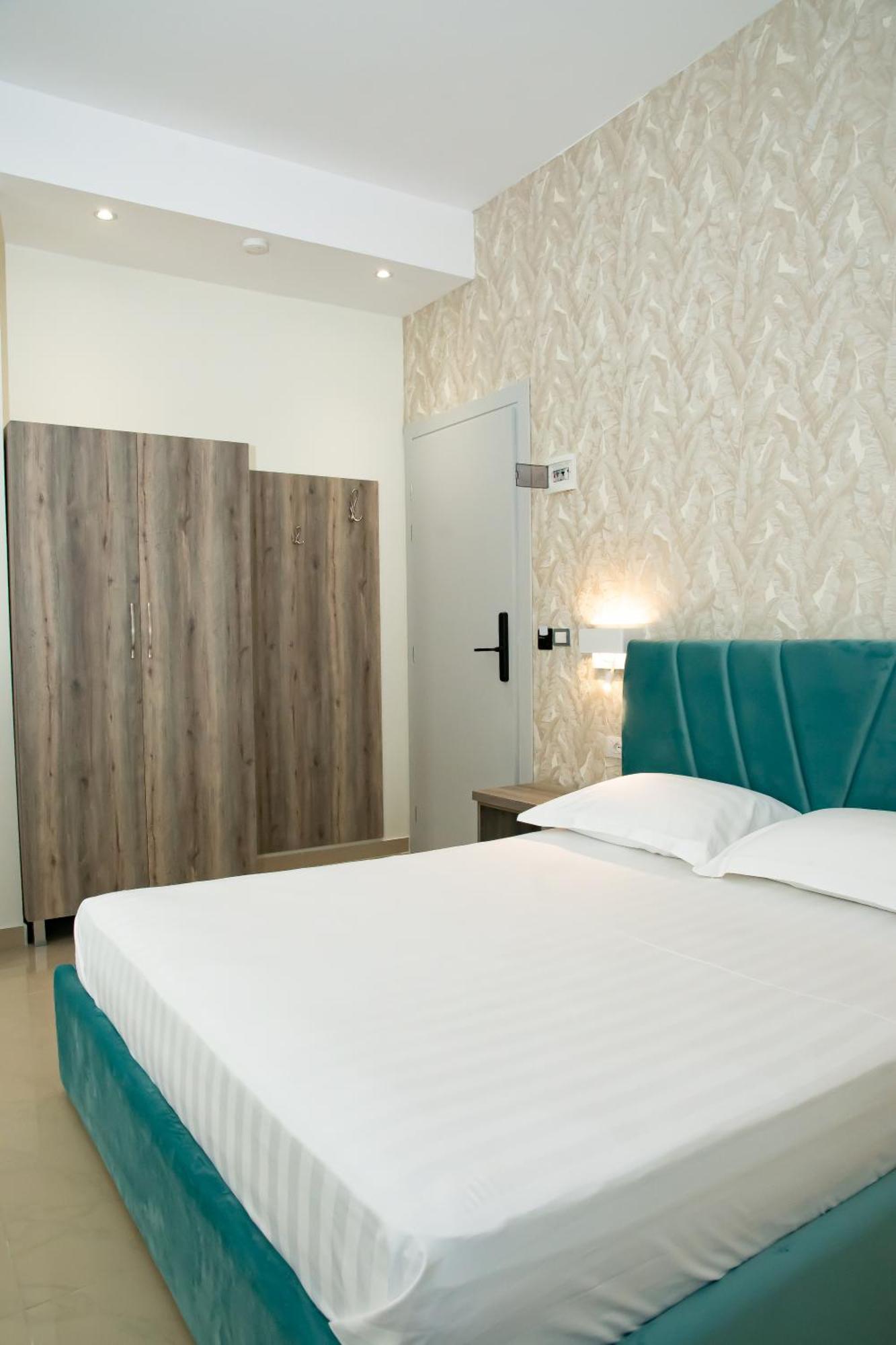 Alv Rent Rooms Vlore Exterior photo